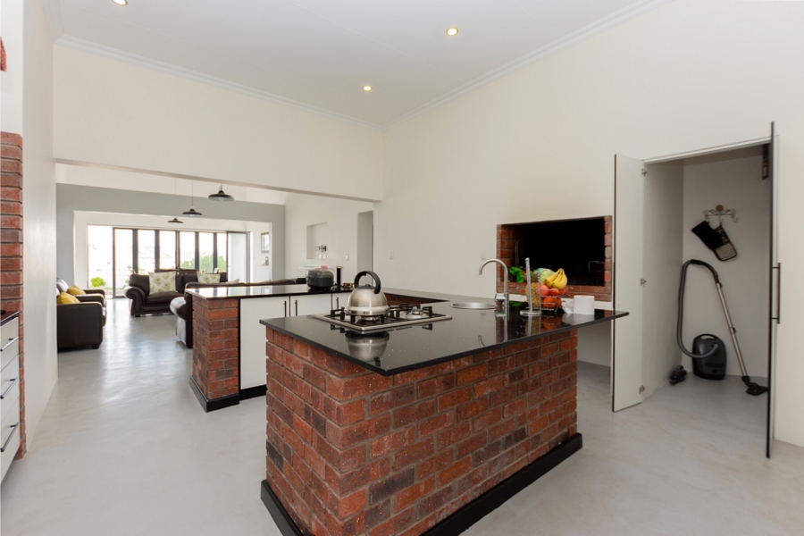 3 Bedroom Property for Sale in Britannia Bay Western Cape